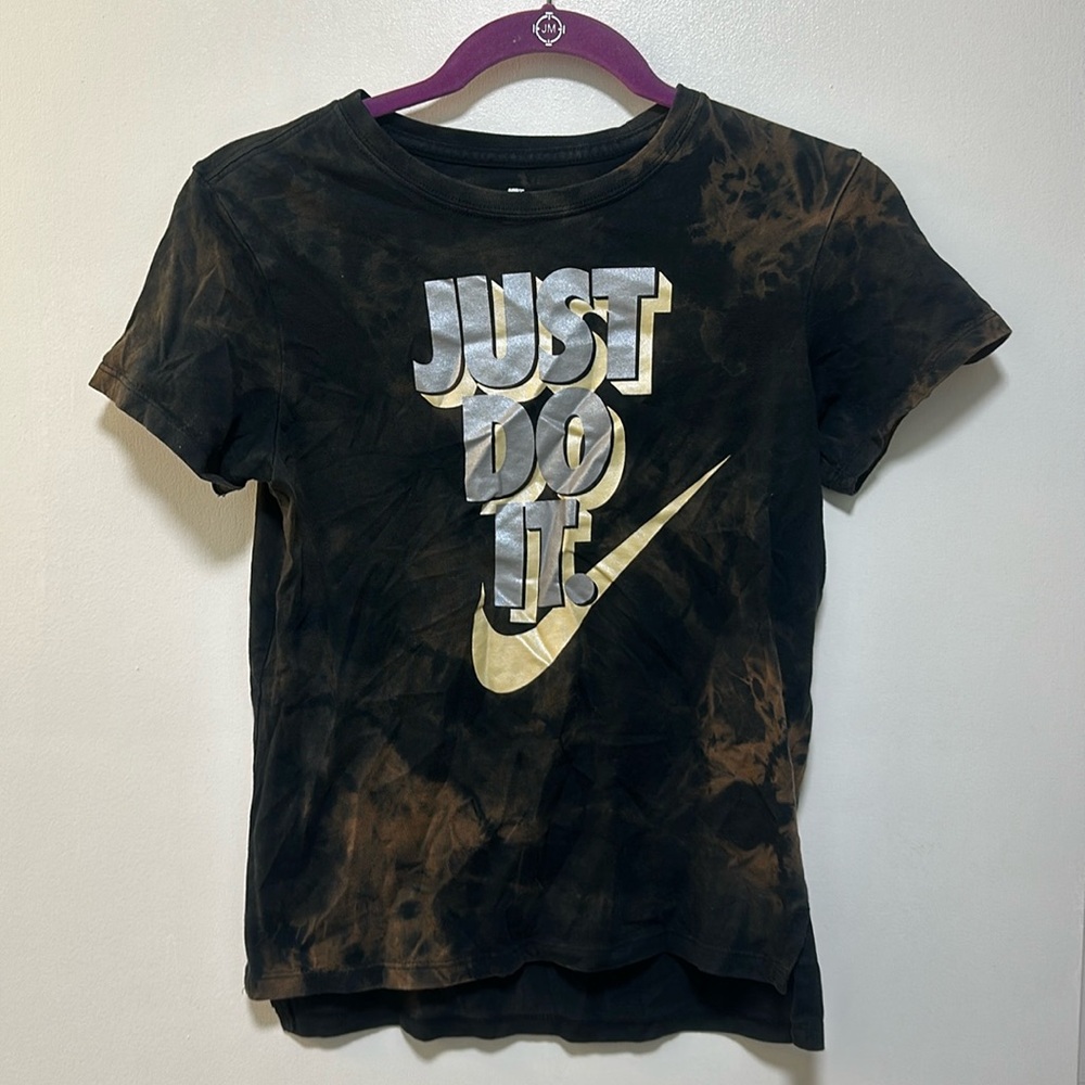 Kids Nike short sleeve shirt size M